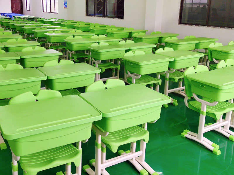 中小學生升降式課桌椅工程案例一